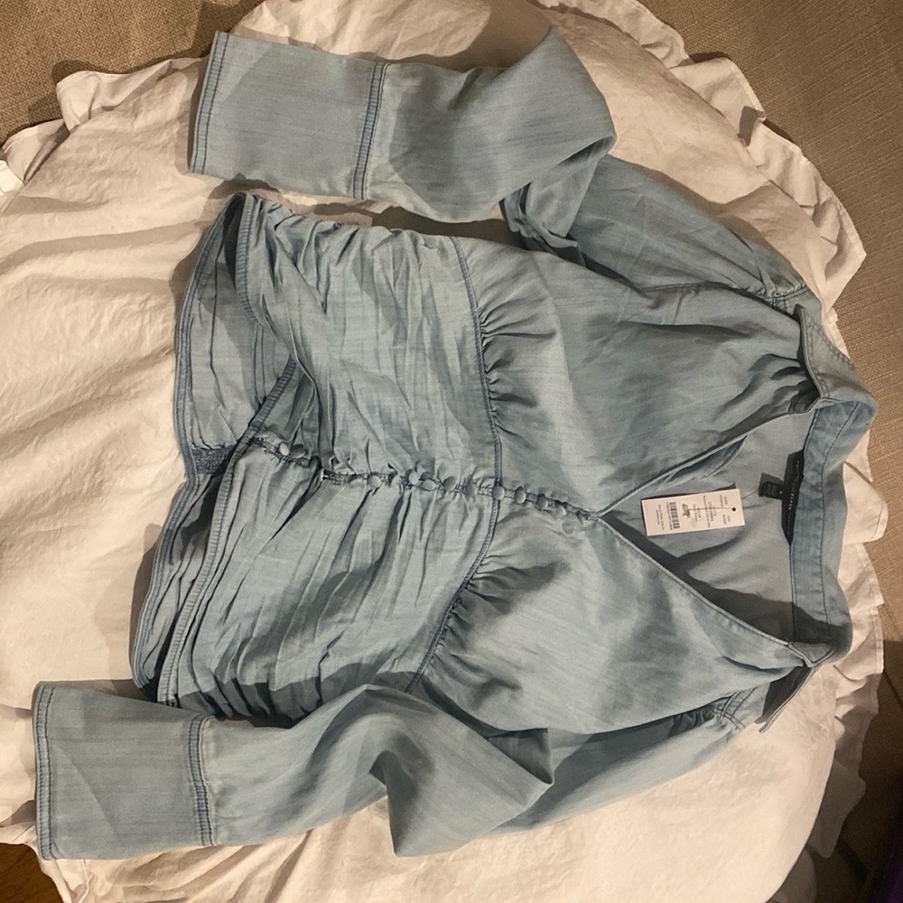 NWT White House Black Market top size 8. Ruched waist denim shirt
